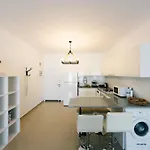 Caesar Deluxe Homes With Saunas, Spas, Waterparks & Beaches *
