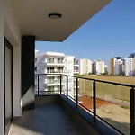 Caesar Deluxe Homes With Saunas, Spas, Waterparks & Beaches *
