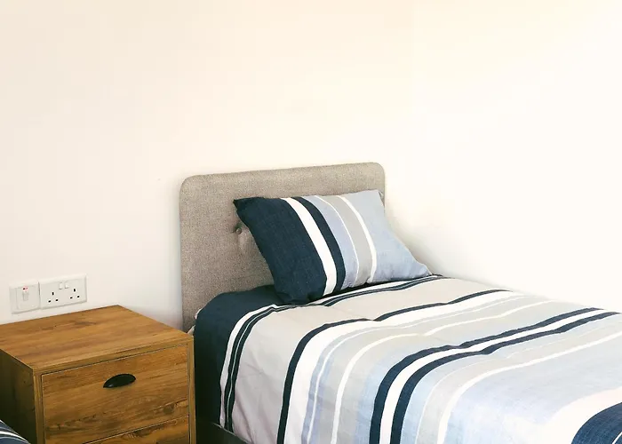 Caesar Deluxe Homes With Saunas, Spas, Waterparks & Beaches *