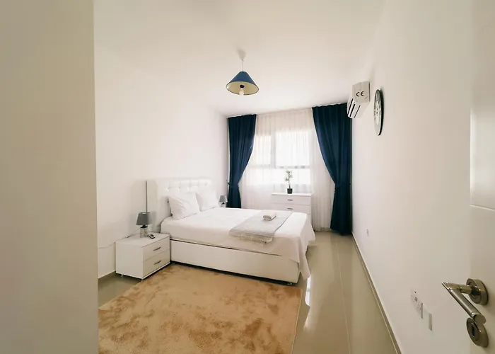 Caesar Deluxe Homes With Saunas, Spas, Waterparks & Beaches *