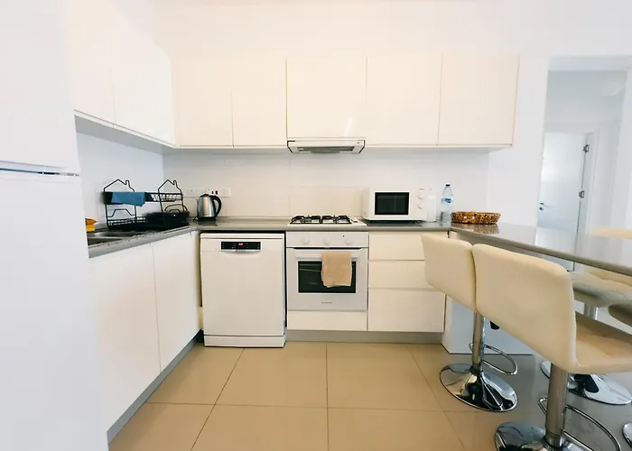 Caesar Deluxe Homes With Saunas, Spas, Waterparks & Beaches