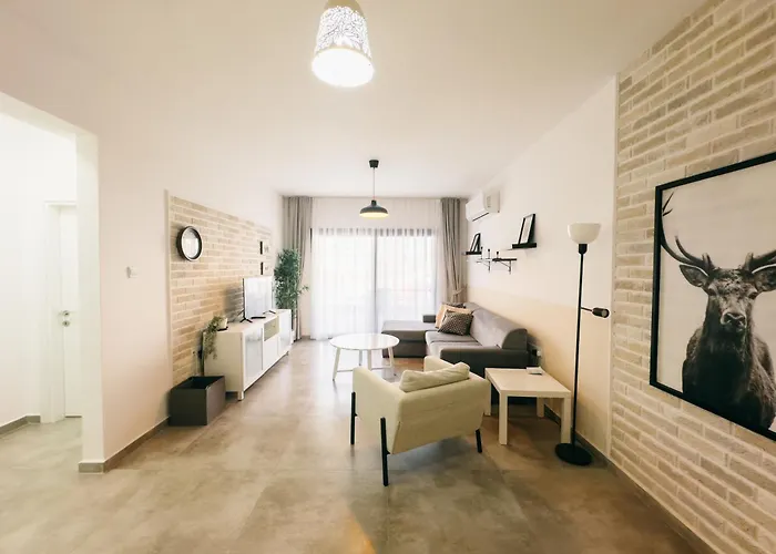 Caesar Deluxe Homes With Saunas, Spas, Waterparks & Beaches *