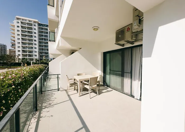 Caesar Deluxe Homes With Saunas, Spas, Waterparks & Beaches *