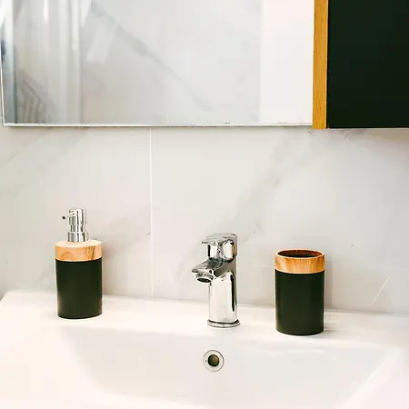 Caesar Deluxe Homes With Saunas, Spas, Waterparks & Beaches