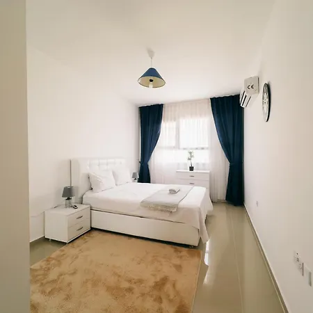 Caesar Deluxe Homes With Saunas, Spas, Waterparks & Beaches *