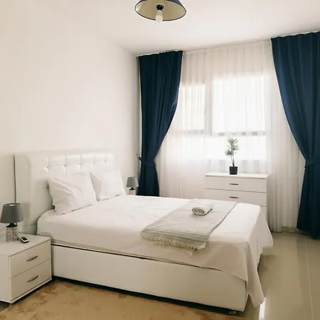 Caesar Deluxe Homes With Saunas, Spas, Waterparks & Beaches Apartment