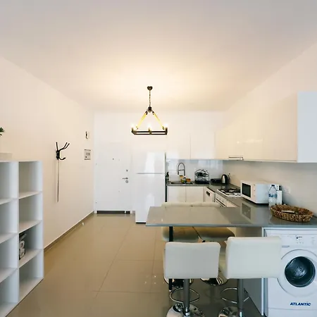 Caesar Deluxe Homes With Saunas, Spas, Waterparks & Beaches *