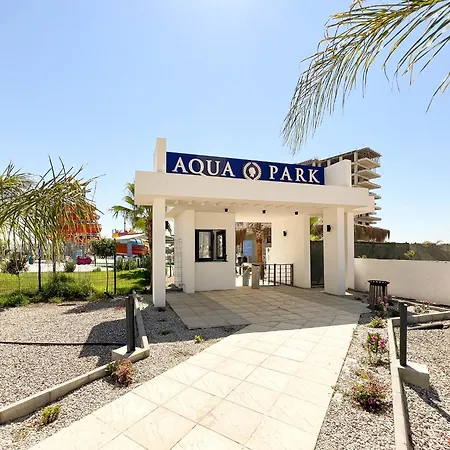 Apartment Caesar Resort Deluxe Homes With Saunas, Spas, Waterparks & Beaches