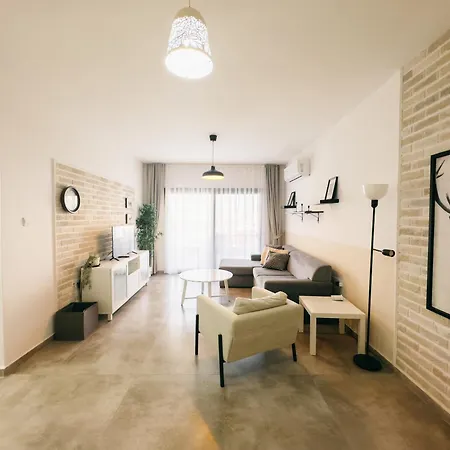 Caesar Deluxe Homes With Saunas, Spas, Waterparks & Beaches *