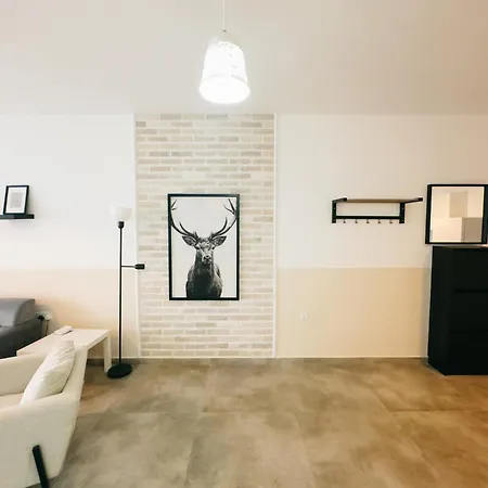 Caesar Deluxe Homes With Saunas, Spas, Waterparks & Beaches *