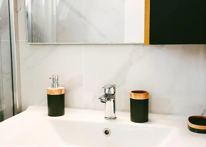 Caesar Deluxe Homes With Saunas, Spas, Waterparks & Beaches