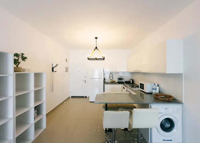 Caesar Deluxe Homes With Saunas, Spas, Waterparks & Beaches *