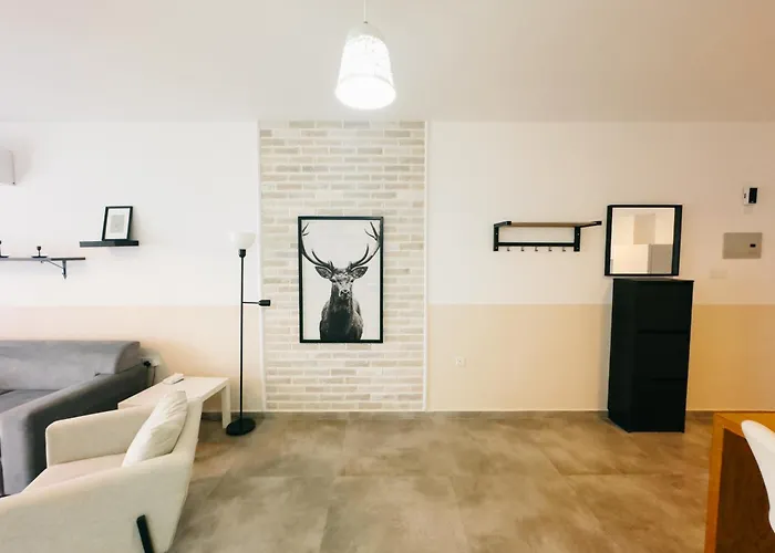 Caesar Deluxe Homes With Saunas, Spas, Waterparks & Beaches *